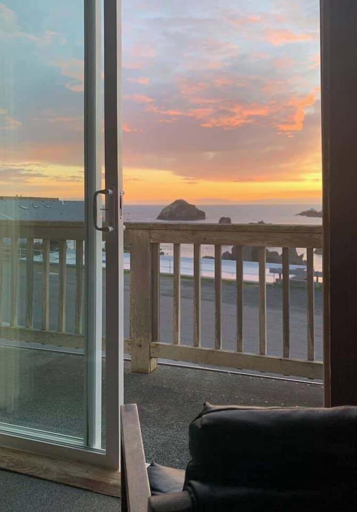 Sunset Oceanfront Lodging photo 87