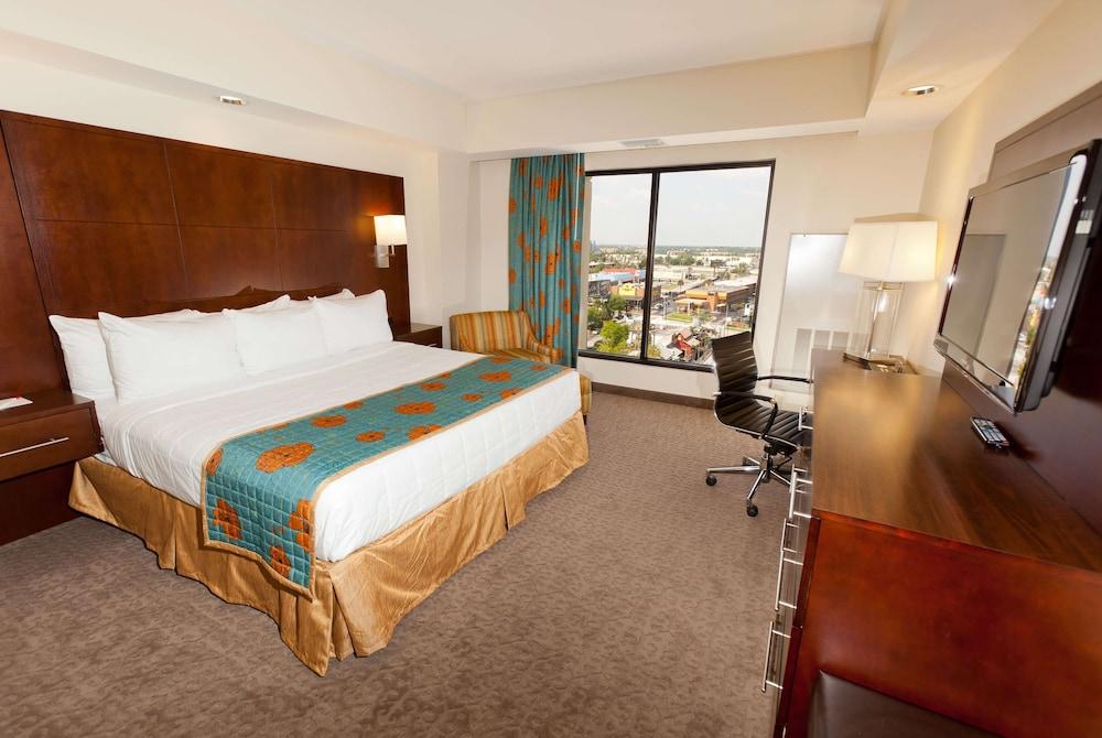 Ramada Plaza Resort & Suites by Wyndham Orlando Intl Drive photo 9