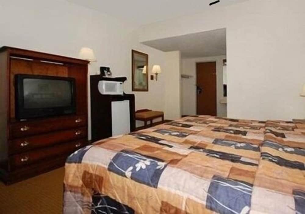 Rodeway Inn Brookville photo 39