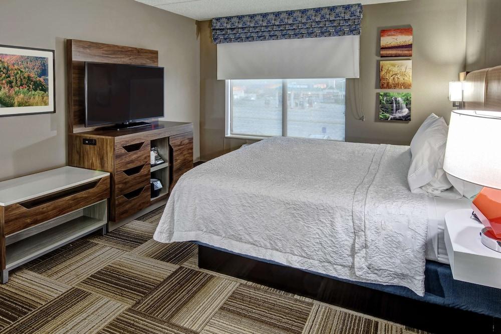 Hampton Inn Latrobe photo 22