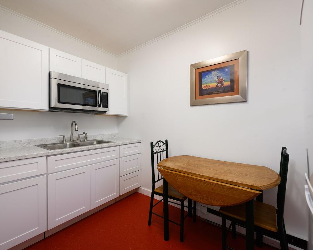 The Sapphire Motel photo 39