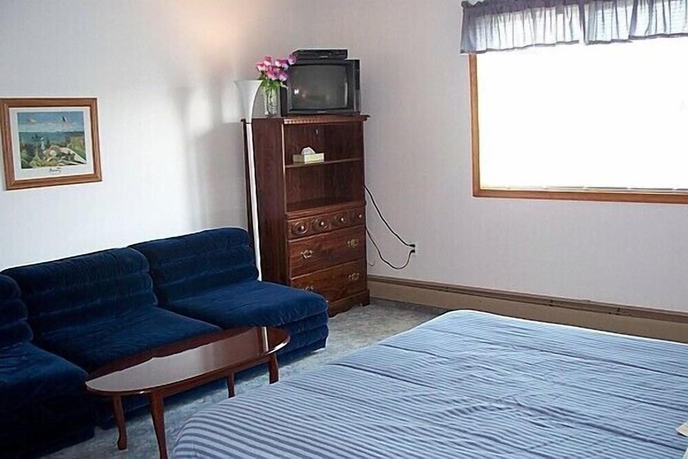 Aquarius Arms Motel photo 9