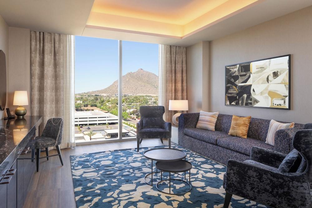 Caesars Republic Scottsdale, a Hilton Hotel photo 18