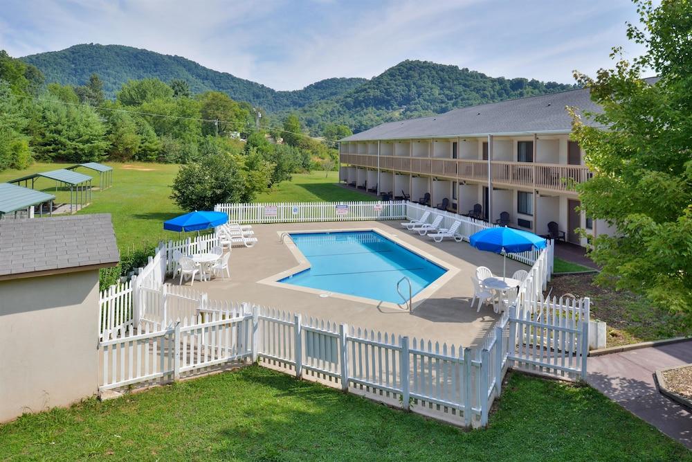 Americas Best Value Inn Canton, NC photo 11