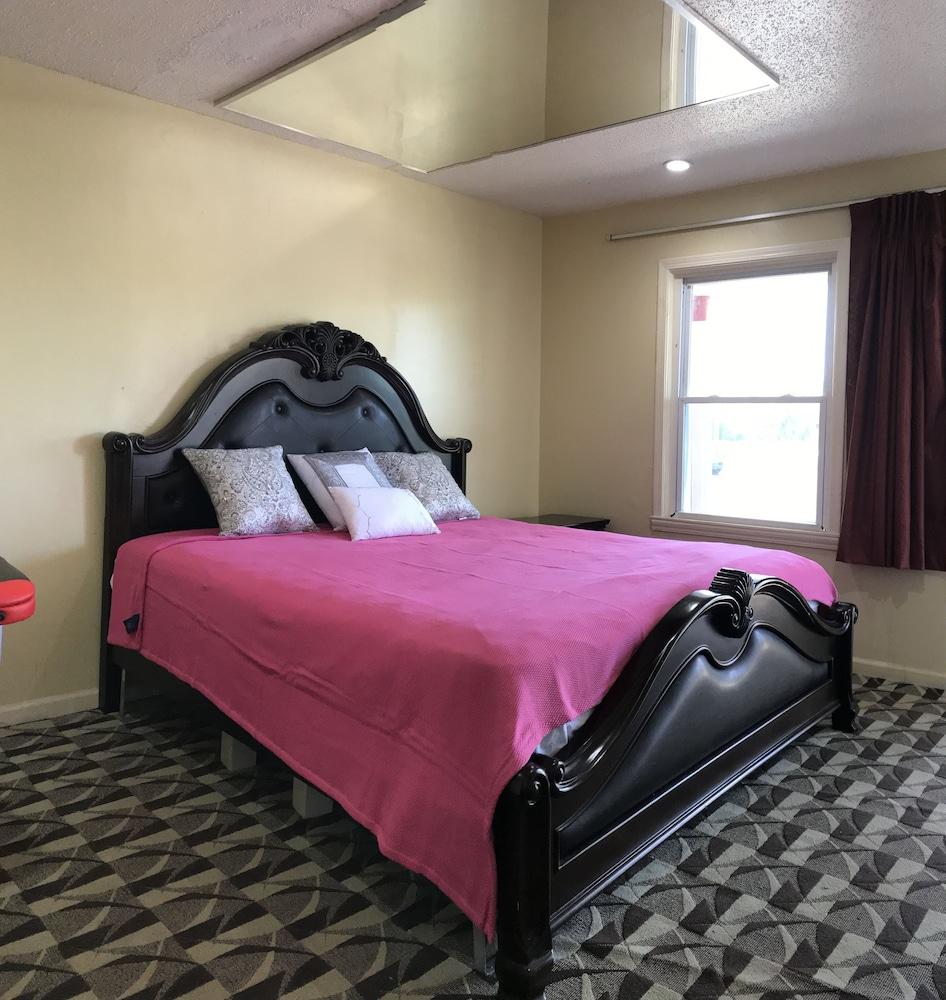 Presidential Inn & Suites photo 2