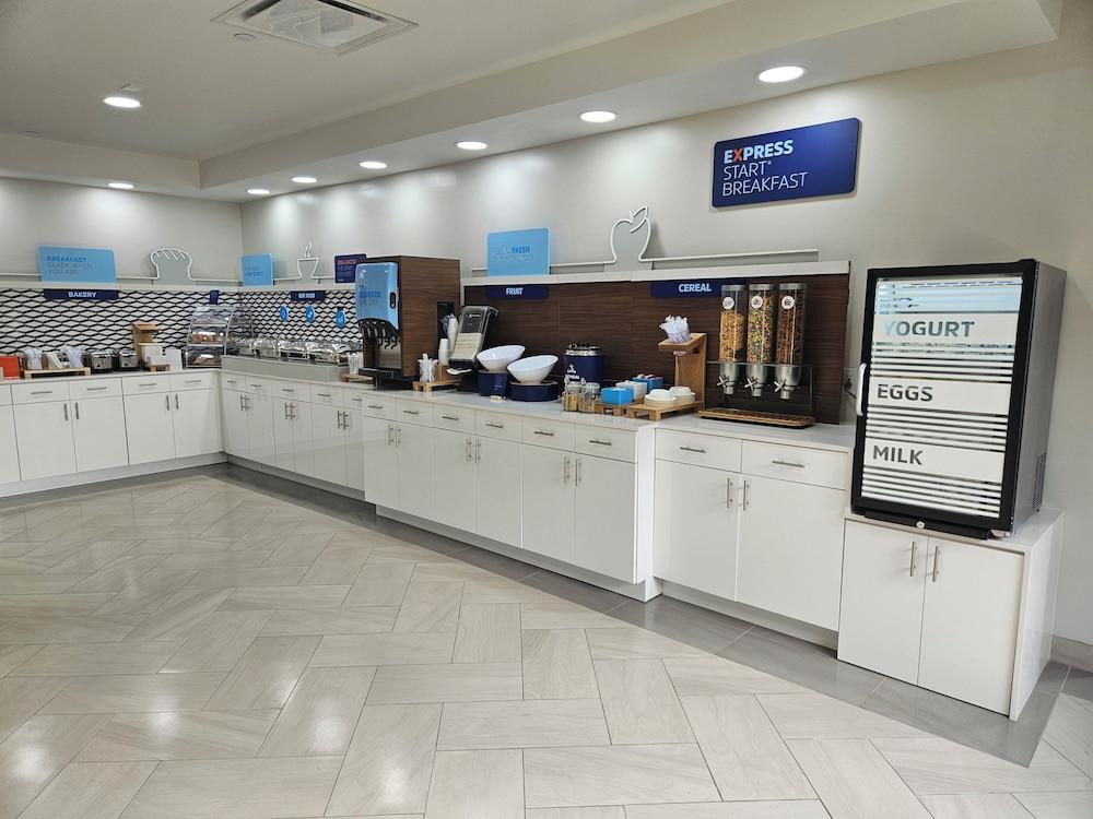 Holiday Inn Express & Suites Clermont Se West Orlando by IHG photo 76
