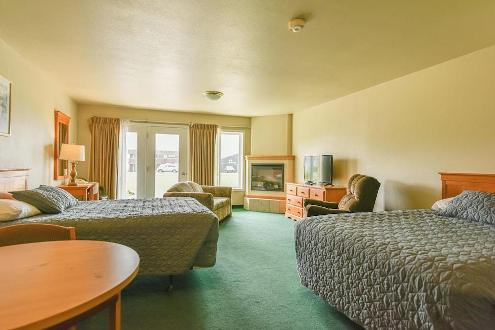Sunset Oceanfront Lodging photo 33