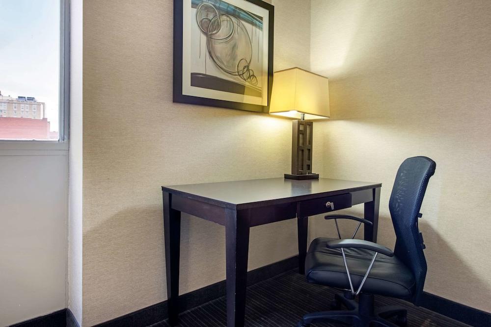 Quality Inn & Suites Charleston - Civic Center photo 12