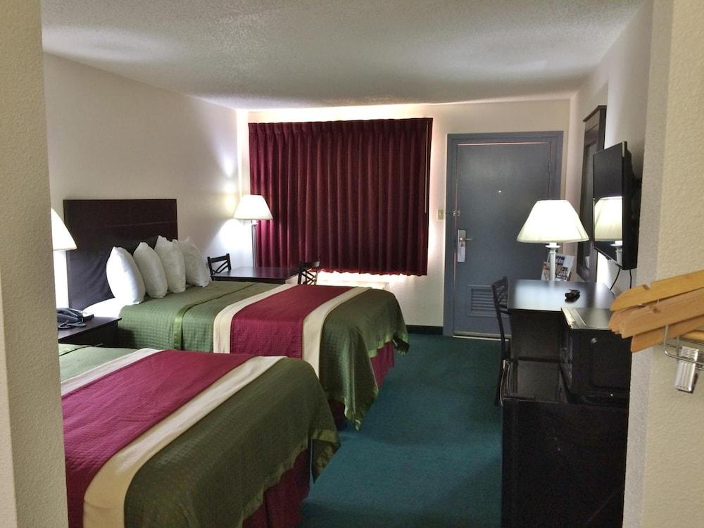 Travel Inn & Suites photo 13