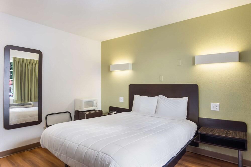 Americas Best Value Inn Bowling Green photo 23