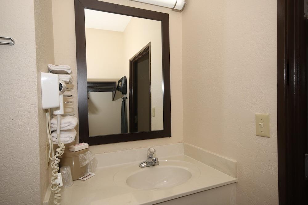 Red Roof Inn Gaffney photo 16
