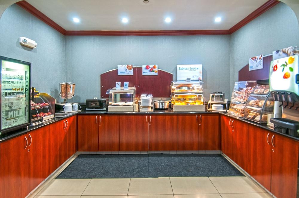 Holiday Inn Express and Suites Bakersfield Central by IHG photo 33