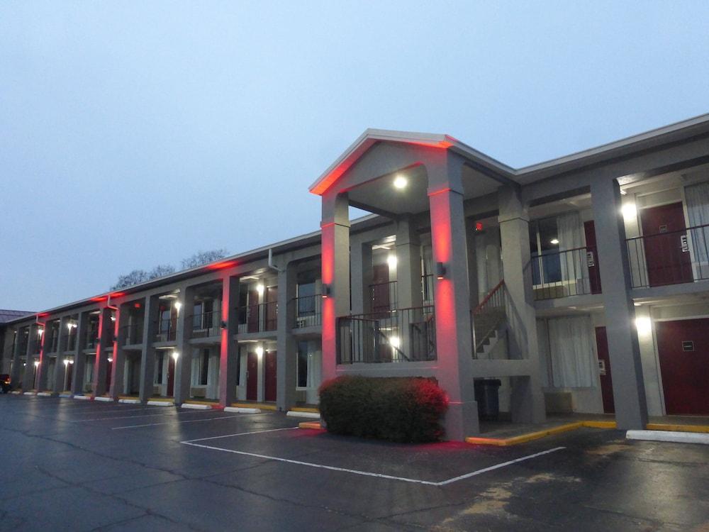 Red Roof Inn Evergreen photo 4