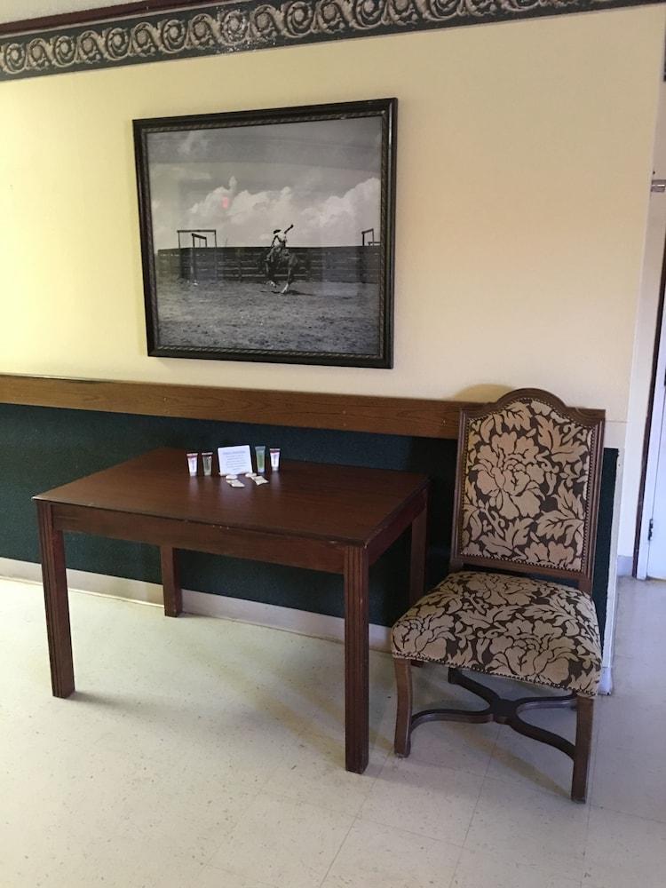 Reddy Inn and Suites photo 6