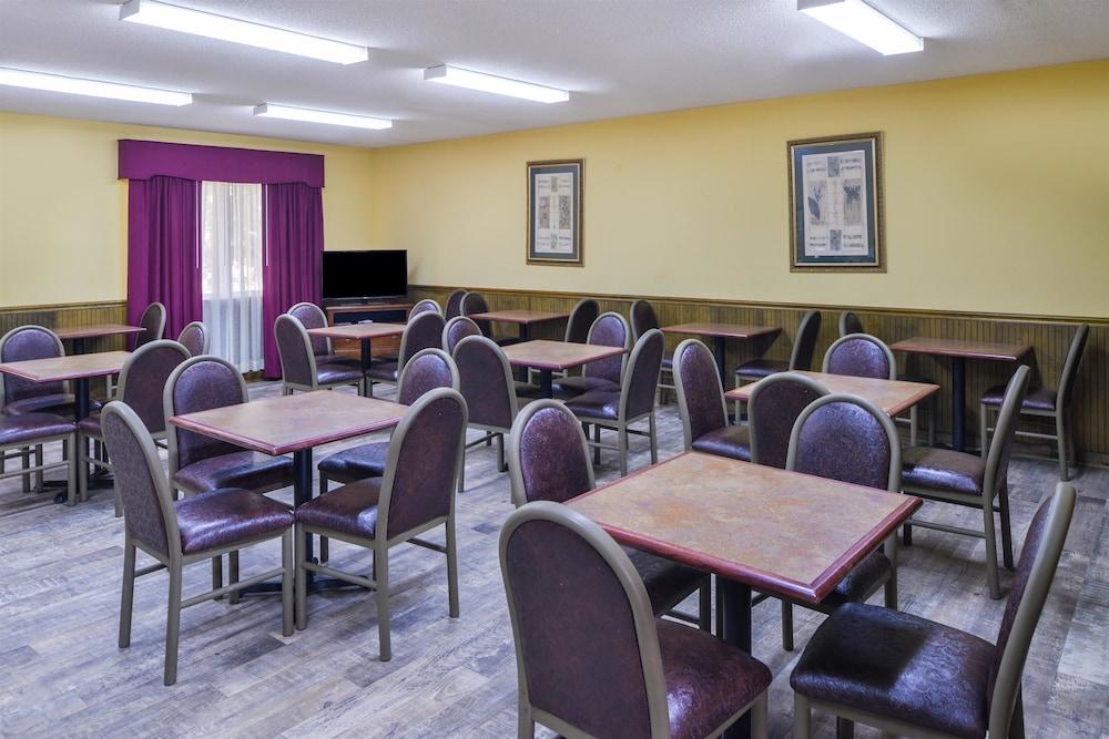 Americas Best Value Inn Wiggins photo 37