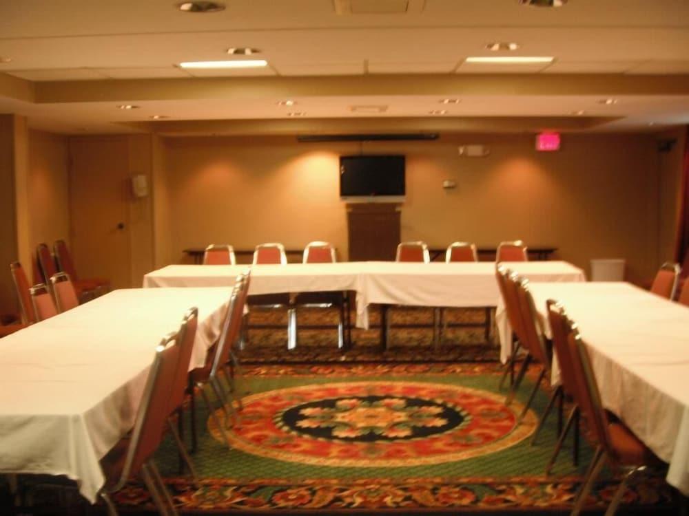 Days Inn by Wyndham Clanton AL photo 2