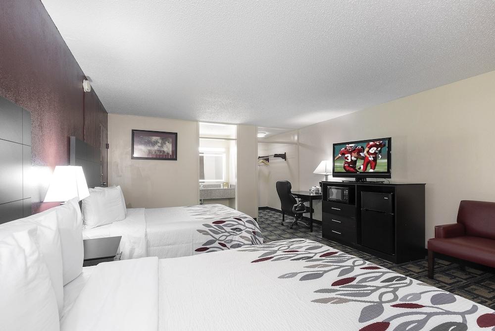 Red Roof Inn Murray photo 14