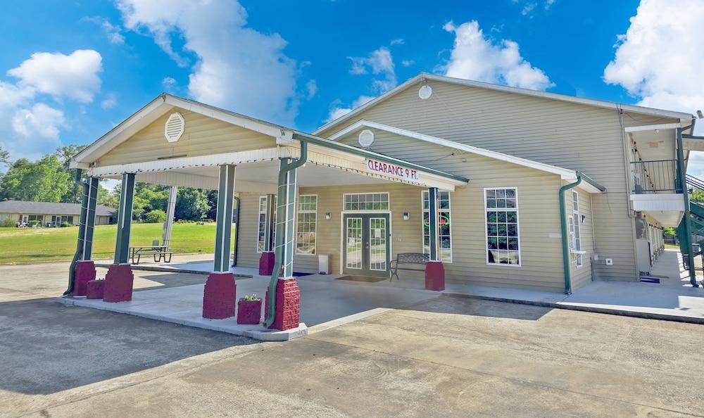 Garden Inn & Suites photo 1