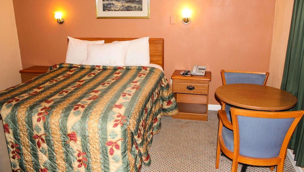 Budget Inn of Lynchburg and Bedford photo 8