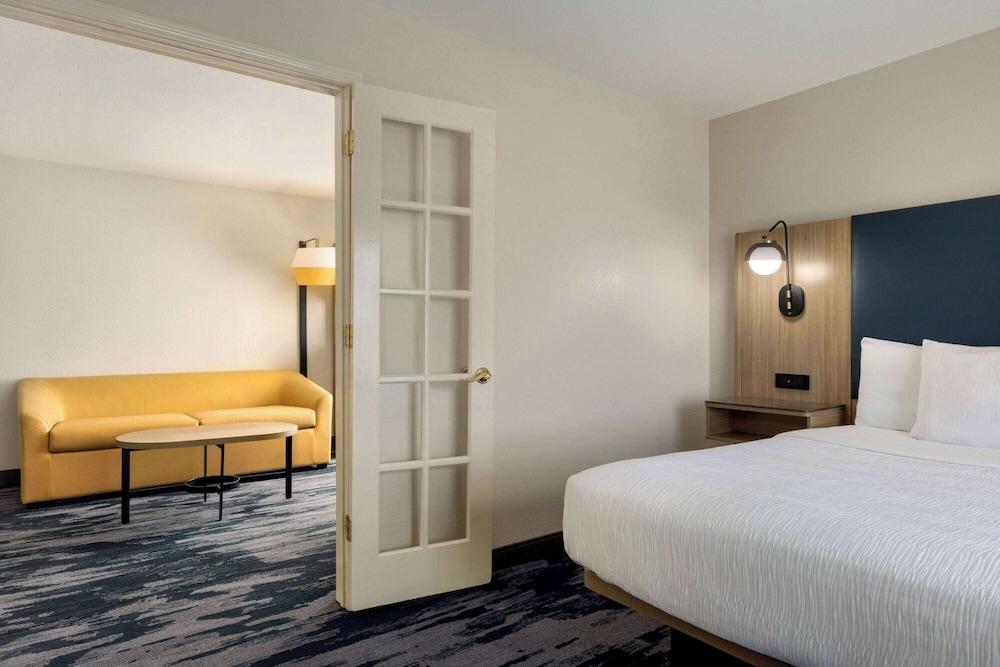La Quinta Inn & Suites by Wyndham Austin Southwest photo 38