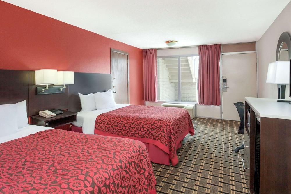 Days Inn by Wyndham Cullman photo 10