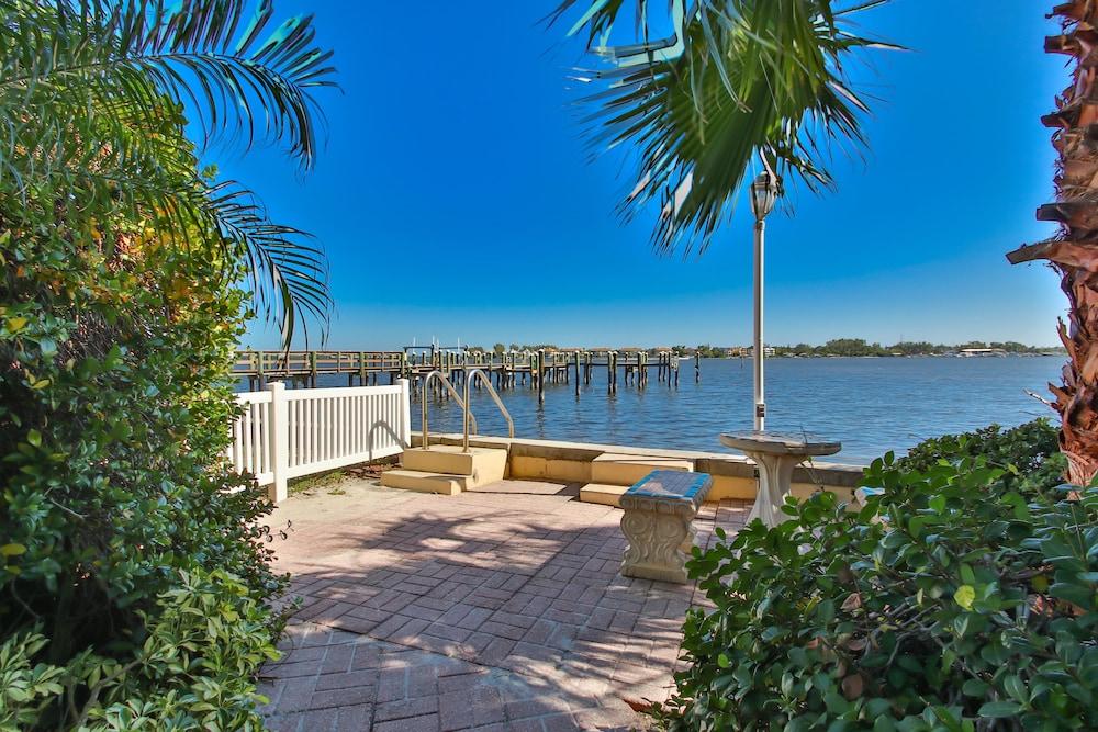 Tortuga Inn Beach Resort photo 78