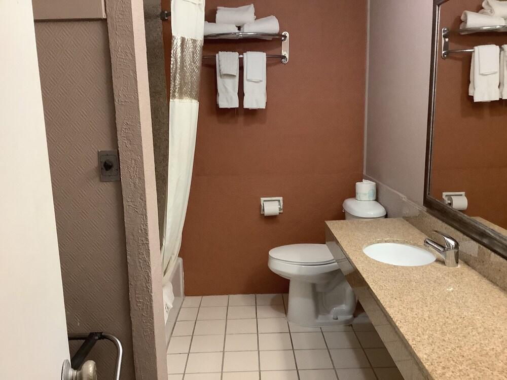 Silver Spur Vintage Inn & Suites photo 57