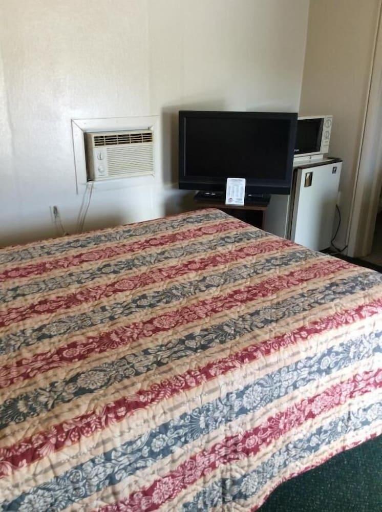 Tidewater Motel photo 23