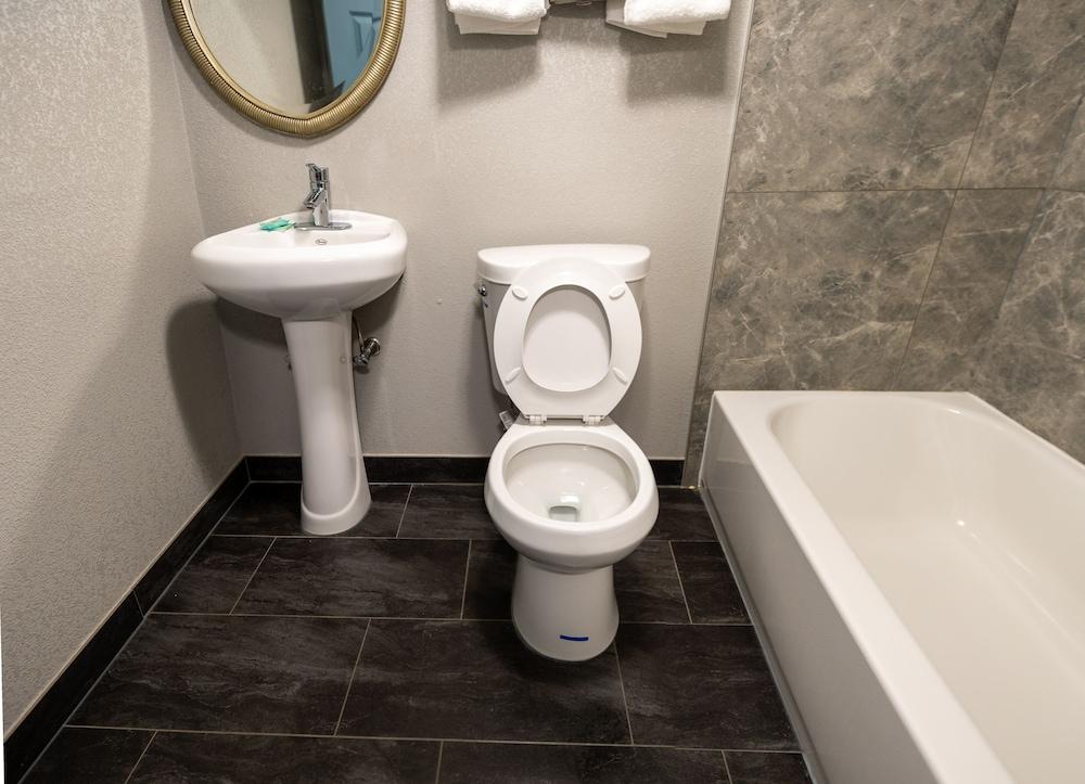 Riverside Inn and Suites photo 11
