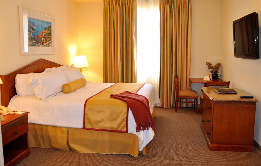Club De Soleil All-Suite Resort photo 5