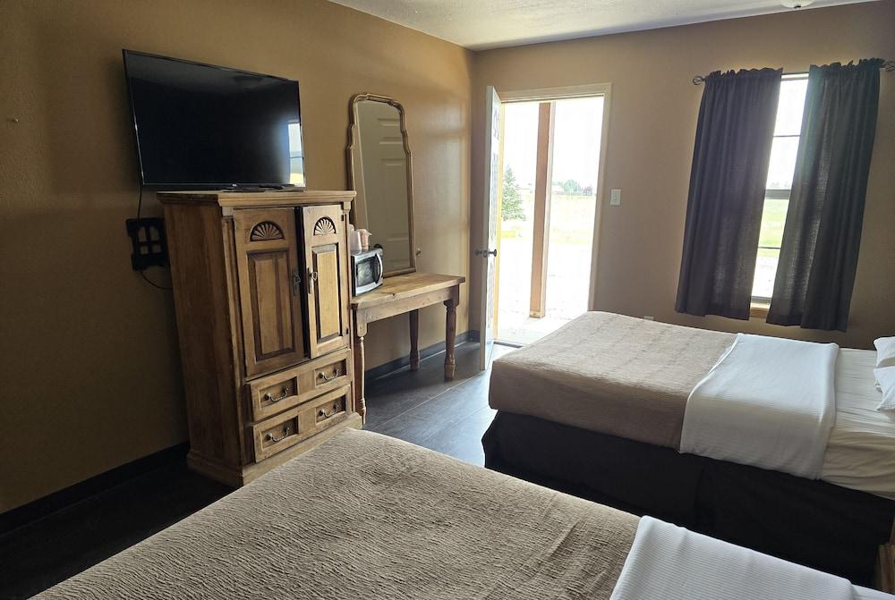 Econo Lodge Eagle Nest photo 49