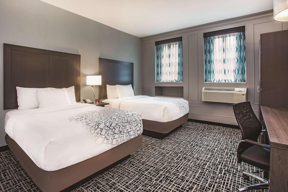 La Quinta Inn & Suites by Wyndham Baltimore Downtown photo 11