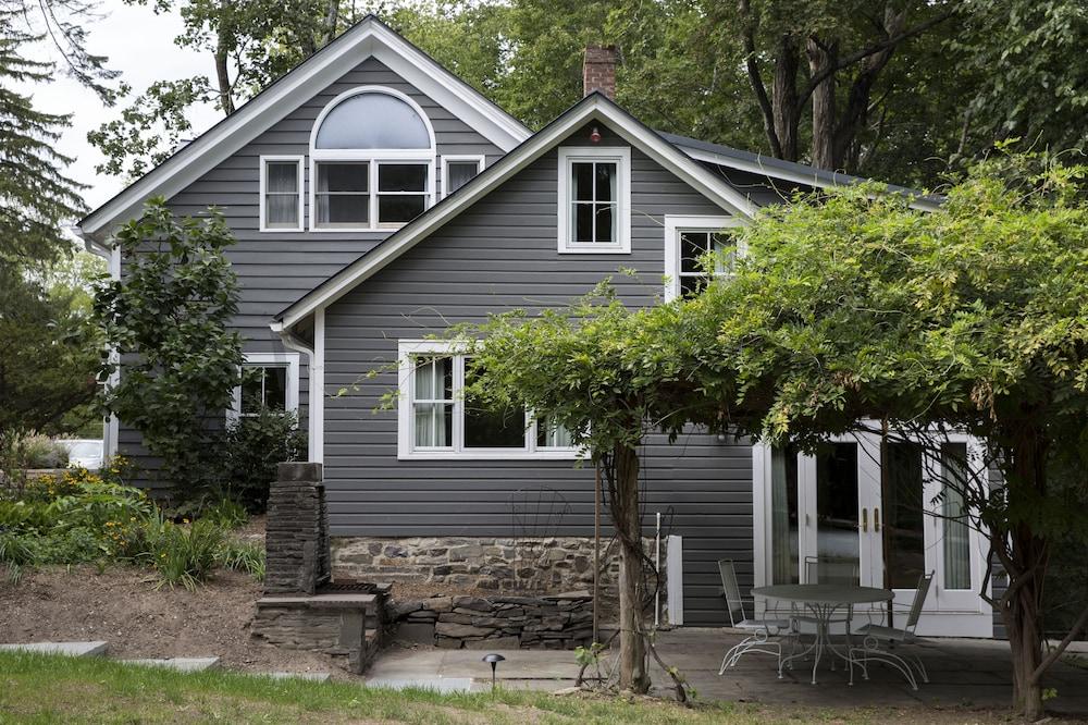 Hasbrouck House photo 29