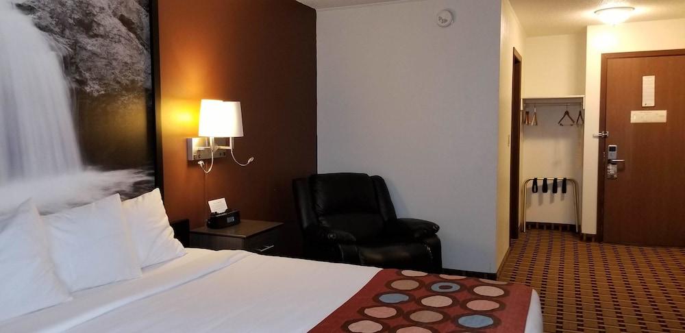 Super 8 by Wyndham Ashland photo 29