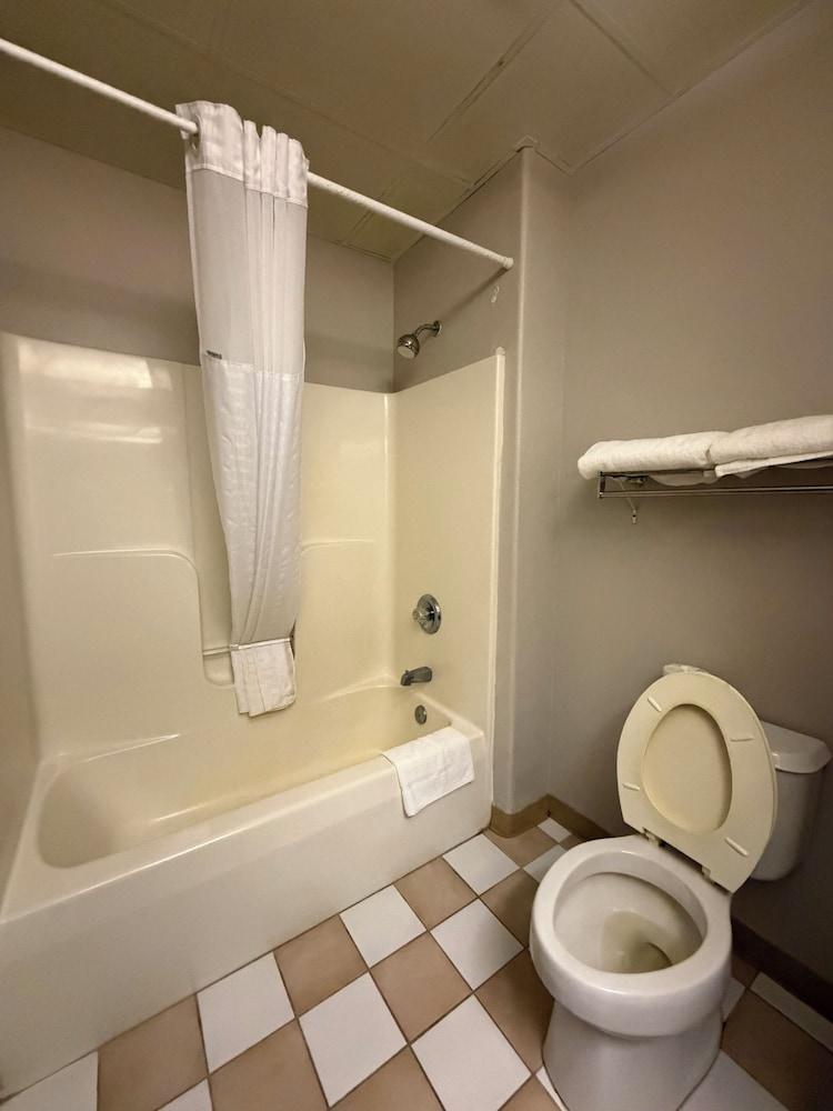 Relax Inn & Suites photo 11