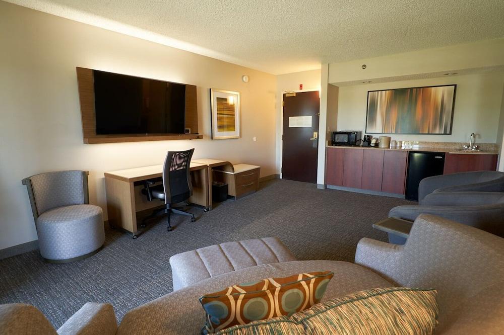 Courtyard By Marriott Bentonville photo 13