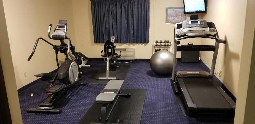 Hometown Inn & Suites photo 18