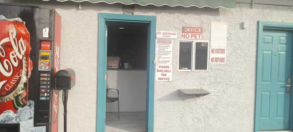 Motel 7 By Oyo Near Phoenix Airport photo 16