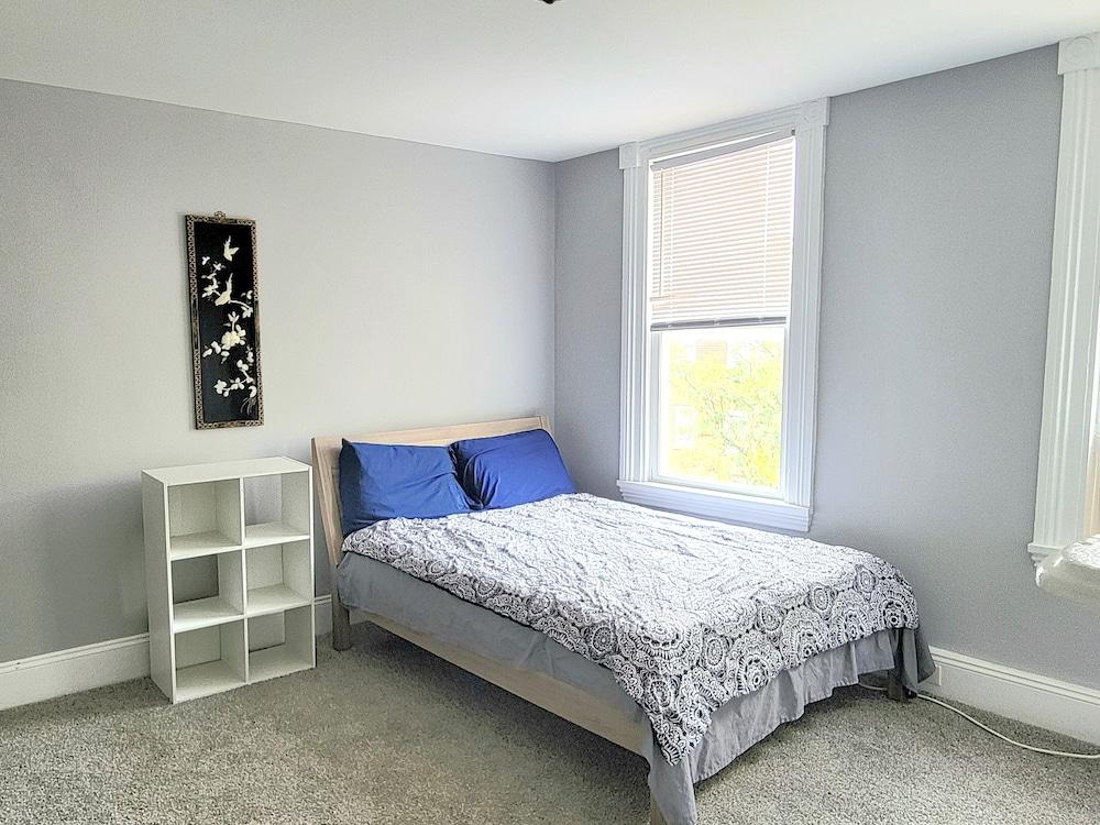 Budget Bed Room near Downtown photo 1