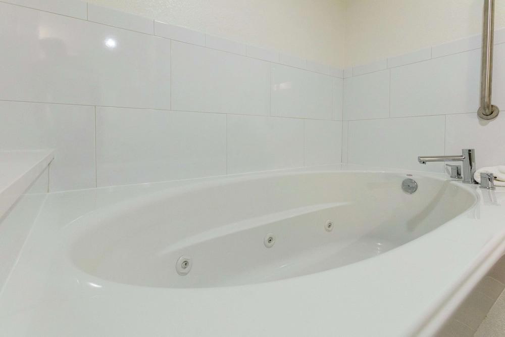 Hampton Inn St. Augustine Beach photo 34