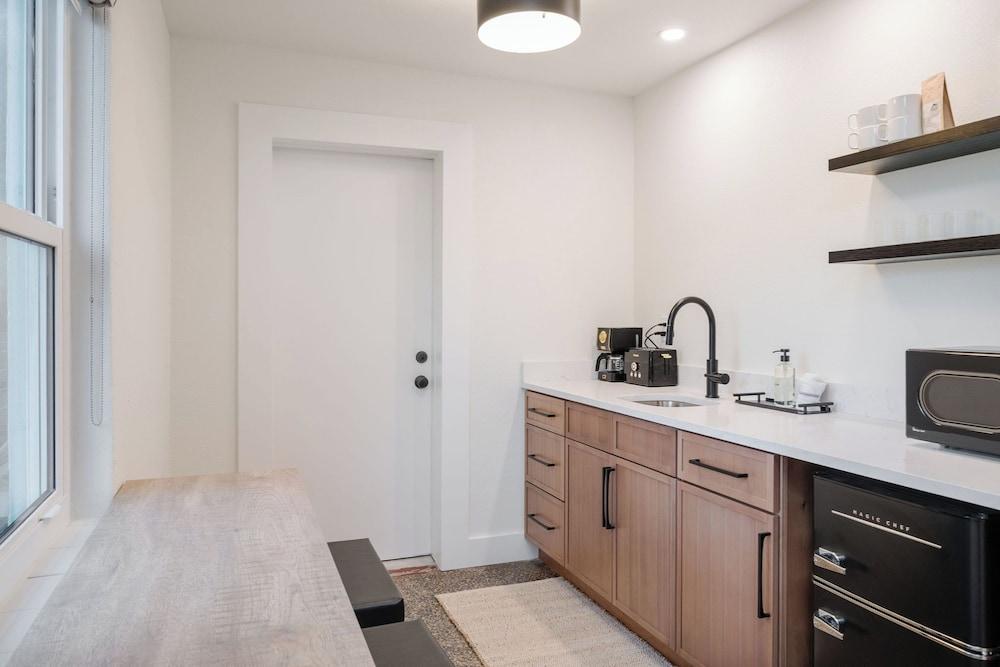 Haleys Court Boutique Motel photo 62