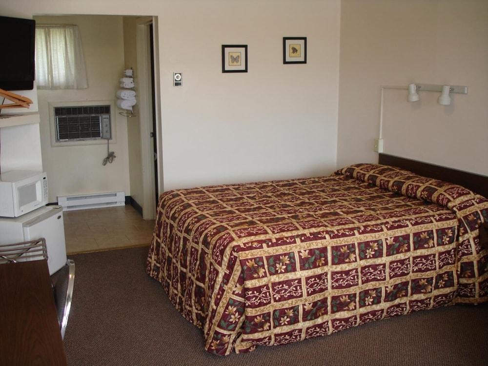 Tops Motel photo 7