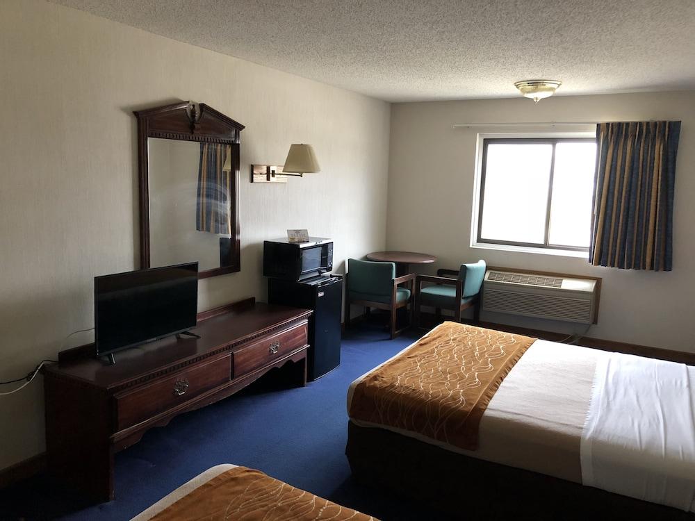 Denison Inn & Suites photo 14