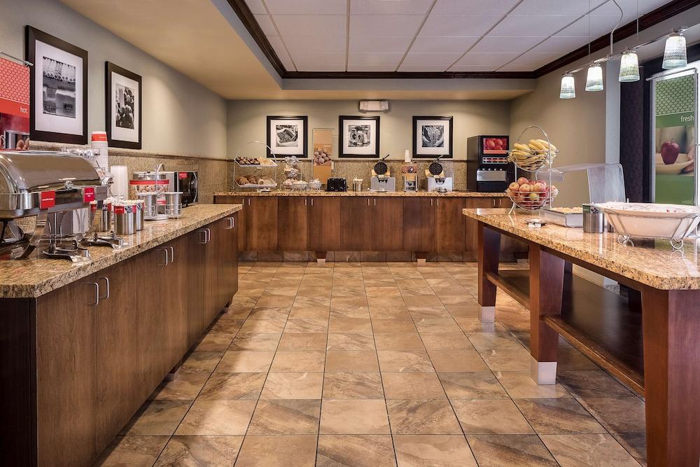 Hampton Inn & Suites Lincoln - Northeast I-80 photo 36
