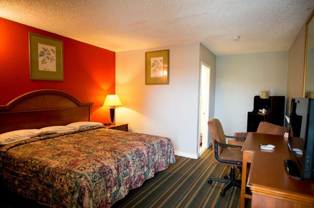 Scottish Inn and Suites photo 22
