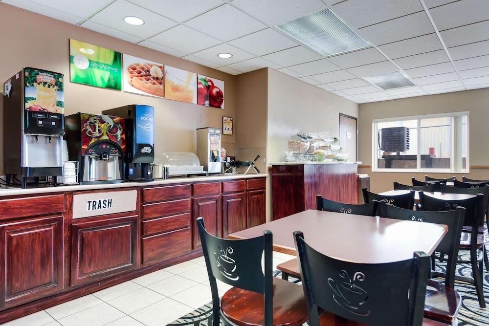 Quality Inn & Suites McCook photo 35