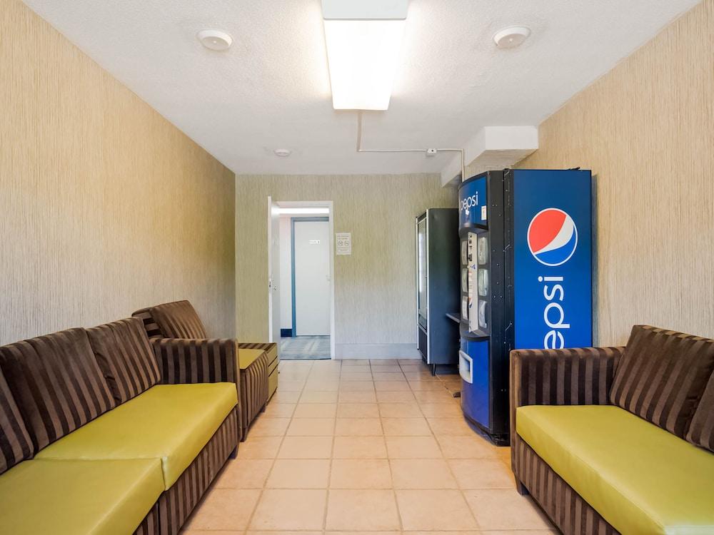 Days Inn by Wyndham Conneaut photo 5