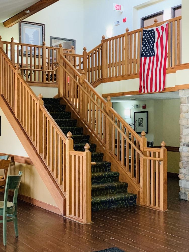 AmericInn by Wyndham Kewanee photo 73