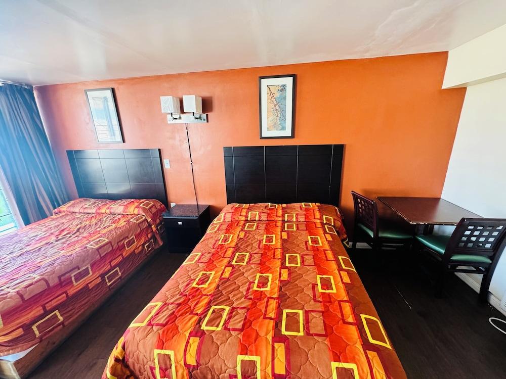 Skyview Manor Motel photo 19