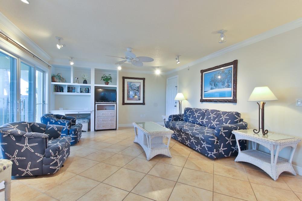 Tortuga Inn Beach Resort photo 7
